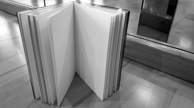 DAS UNBESCHRIEBENE BLATT